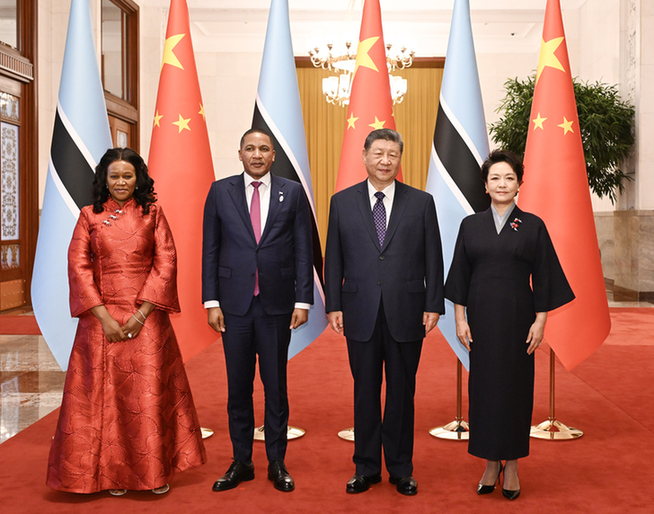 习近平同博茨瓦纳总统博科会谈